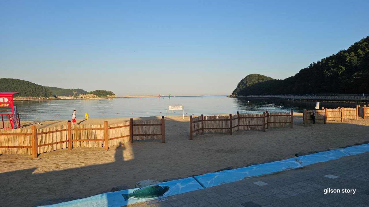Quiet sheltered cove near Mollundae, Busan, in evening light