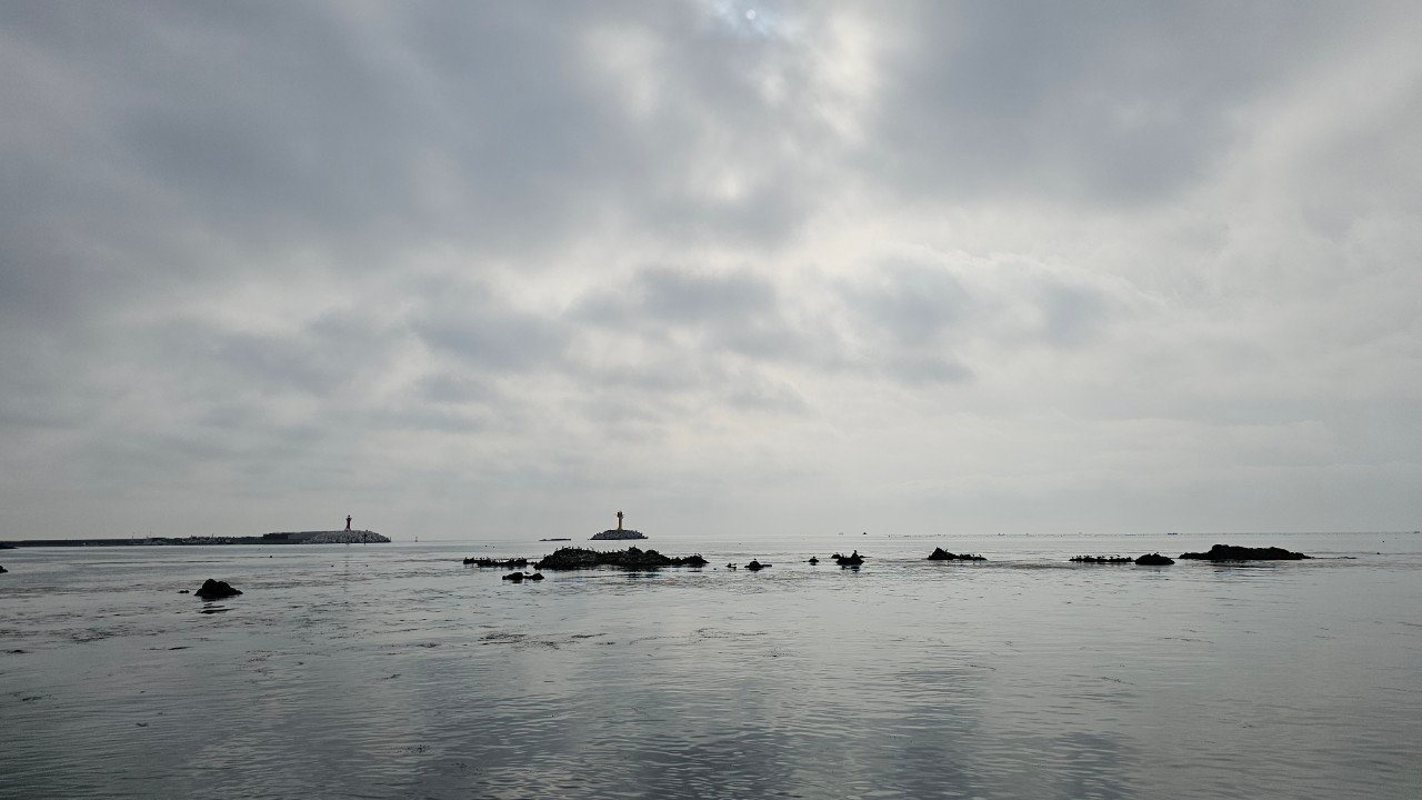 Overcast view of Cheongsapo Dalitdol stepping stones and lighthouse, Busan