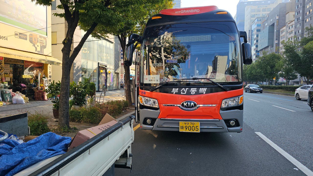 Chartered tour bus used to reach Gadeokdo Island for Gamnaetgil Course 5-3